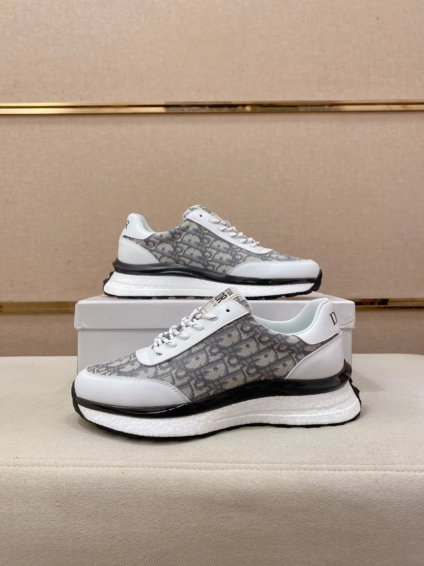 Men's shoes💰: 462💰 [Dior·Dior] New casual sports style men's shoes, new spring and summer design, perfect workmanship, lace-up style to create wardrobe quality, upper: imported first-layer cowhide, sheepskin lining is soft and comfortable, ultra-light TPU wear-resistant outsole, simple, versatile fashion men's shoes, excellent color code number 38--44. Can be customized 45 non-returnable
